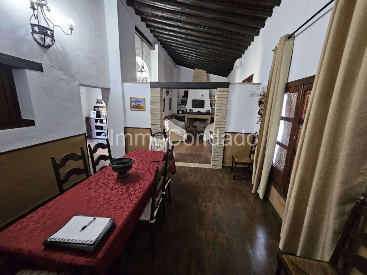 Comedor y sala de estar apartamento adyacente