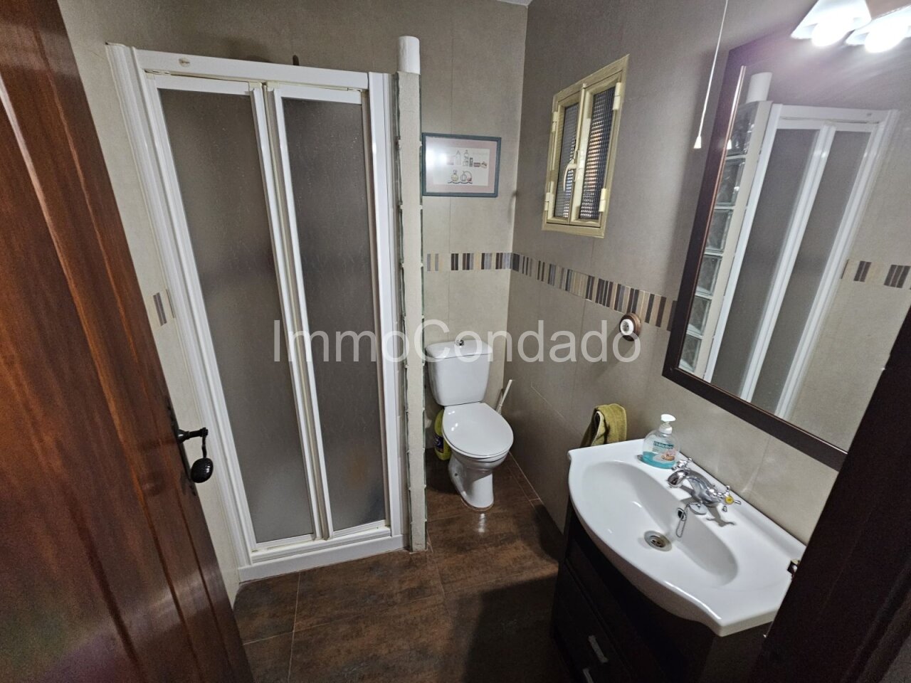 Baño apartamento adjunto